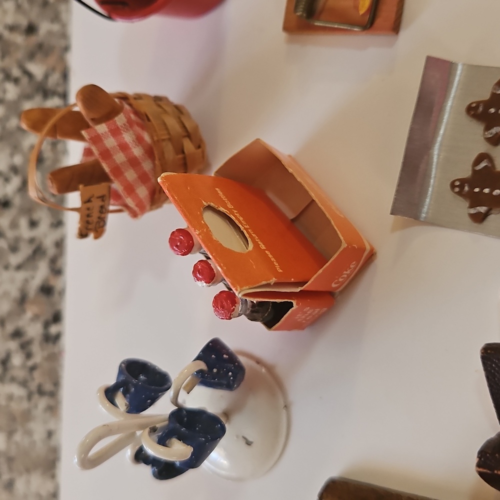 Vintage Miniature Dollhouse/Shadow Box Accessories Set - Picture 6 of 12